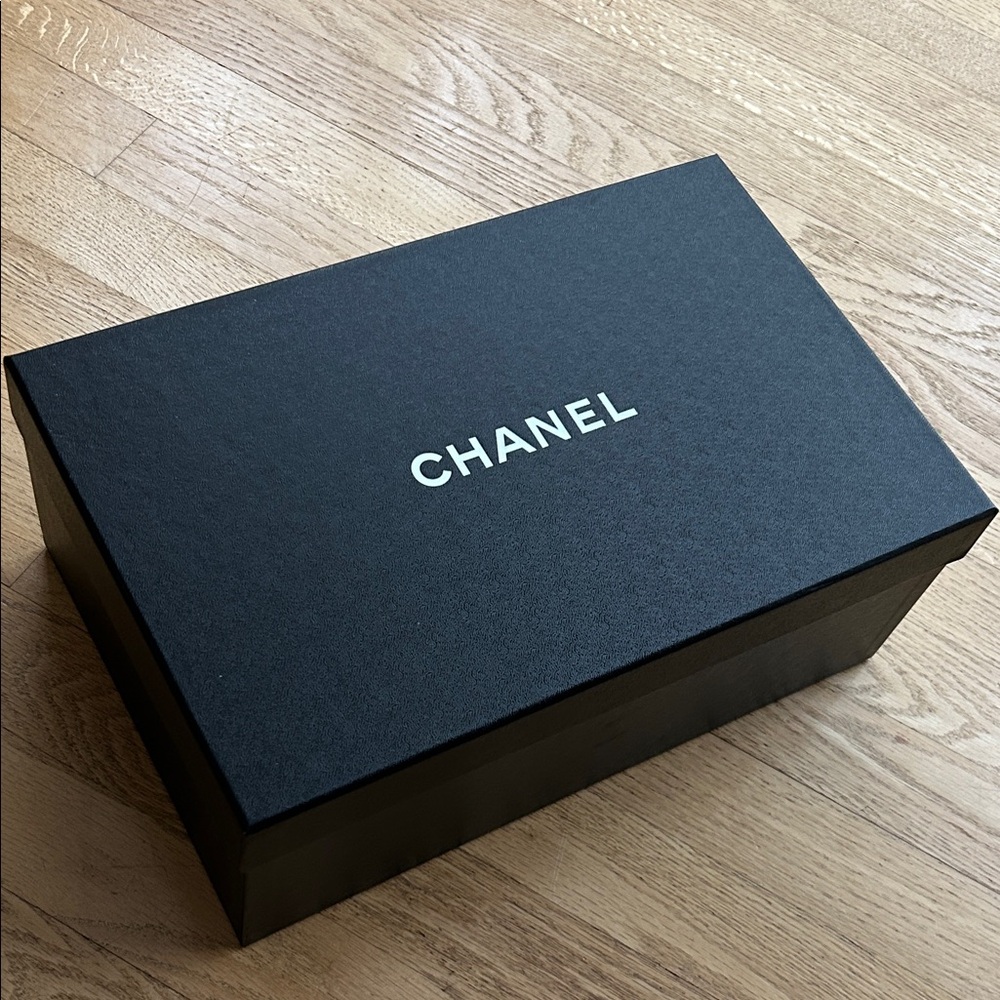 Chanel Classic Empty Black Gift Box in Excellent Condition
